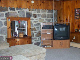 29 Chestnut Street Shillington, PA 19607 - Photo 5 of 6