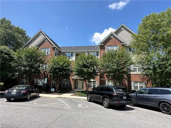 $1,600 | 6941 Hanesbrook Circle, Clemmons, NC 27012