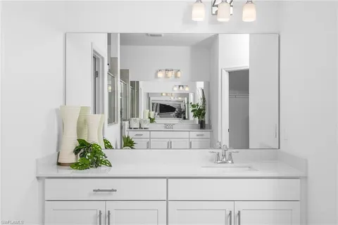 $569,950 | 17393 Stonehill Manor Drive, North Fort Myers, FL 33917