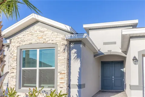 $569,950 | 17393 Stonehill Manor Drive, North Fort Myers, FL 33917