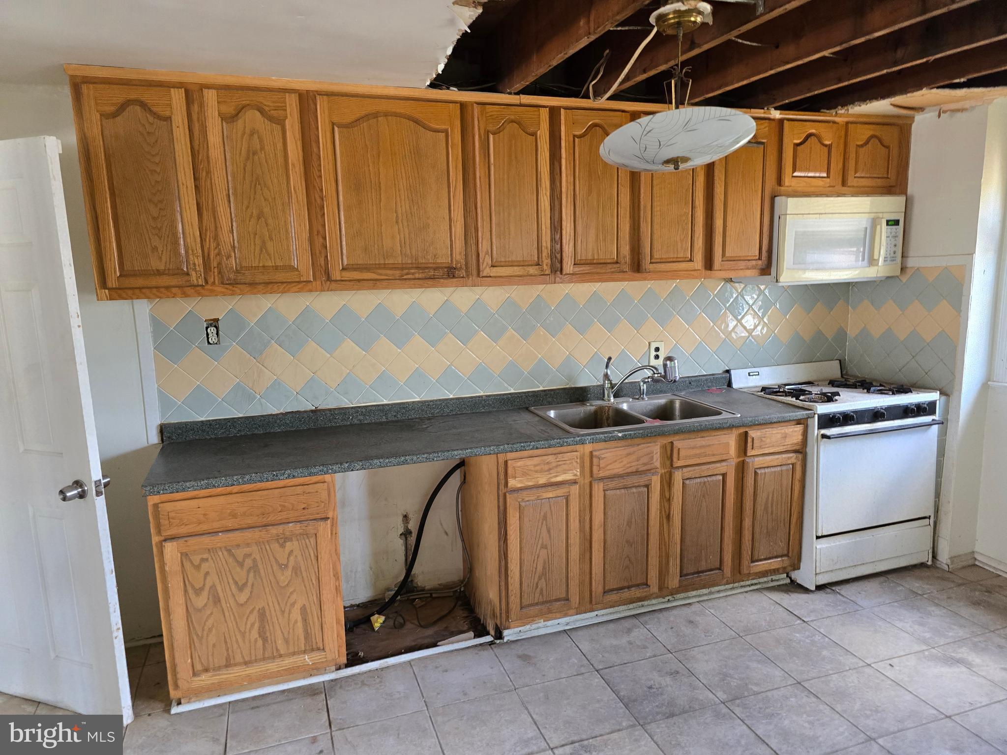 5542 Whitby Road Baltimore, MD 21206 - Photo 3 of 22