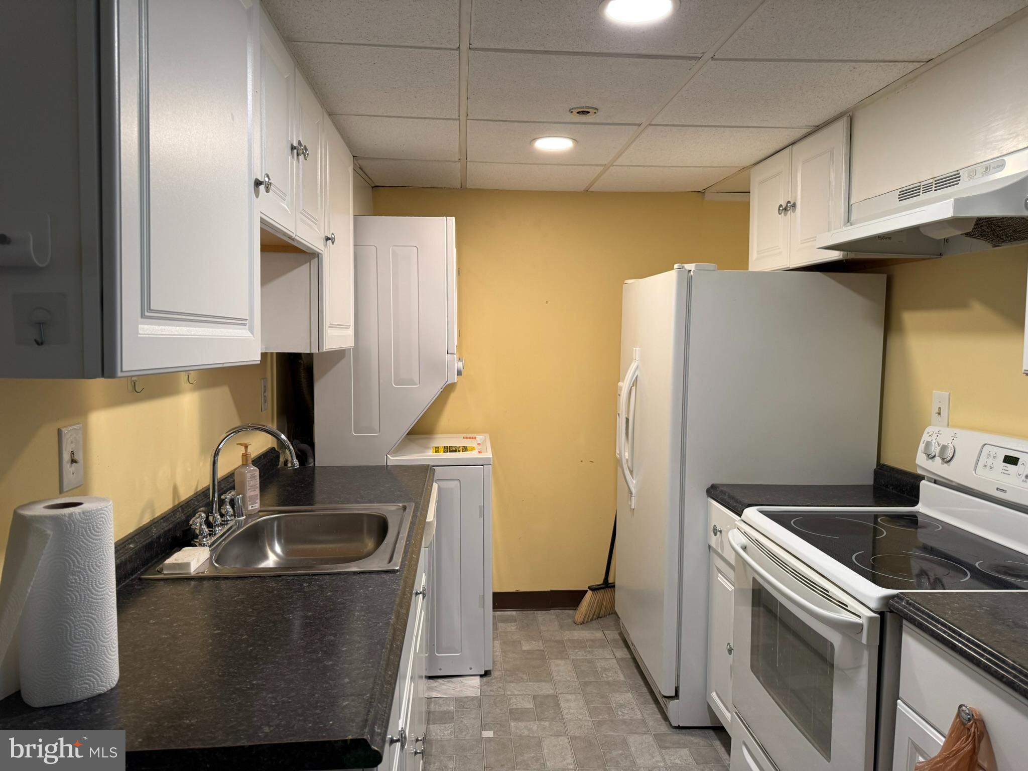 5911 Edsall Road, Unit 601 Alexandria, VA 22304 - Photo 4 of 14 a kitchen with stainless steel appliances granite countertop a sink a refrigerator and a stove