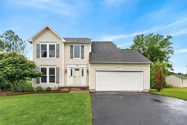 $299,900 | 103 Sparrow Drive, Henrietta, NY 14586