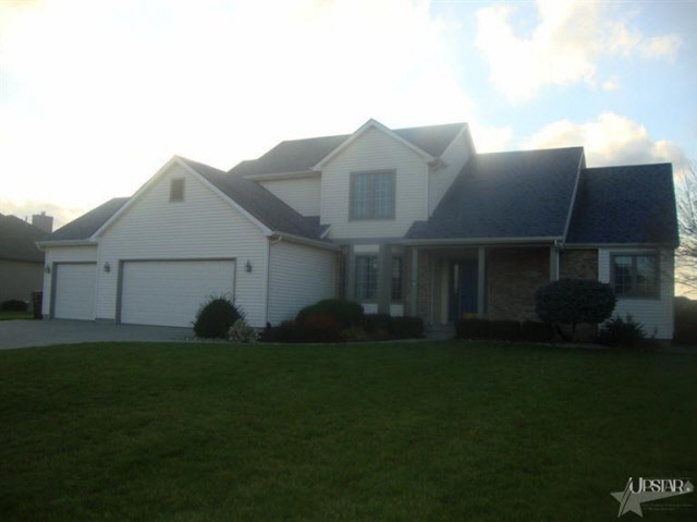 403 Hunters Ridge Auburn, IN 46706 - Photo 1 of 18 Gallery Image 1