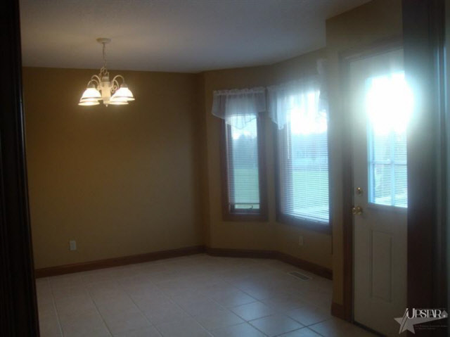 403 Hunters Ridge Auburn, IN 46706 - Photo 5 of 18 Gallery Image 5