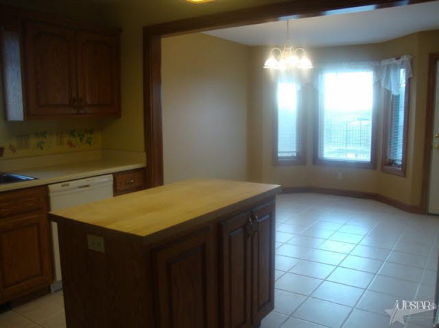 403 Hunters Ridge Auburn, IN 46706 - Photo 7 of 18 Gallery Image 7