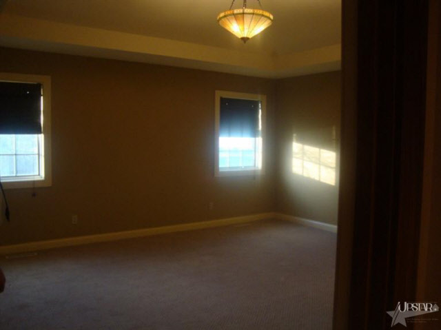 403 Hunters Ridge Auburn, IN 46706 - Photo 8 of 18 Gallery Image 8