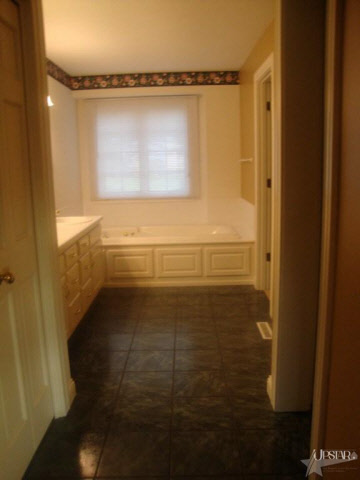 403 Hunters Ridge Auburn, IN 46706 - Photo 9 of 18 Gallery Image 9