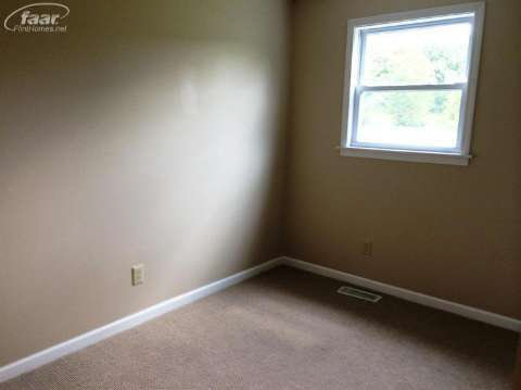 9015 Wilson Road Montrose, MI 48457 - Photo 14 of 39 20419951-13.JPG