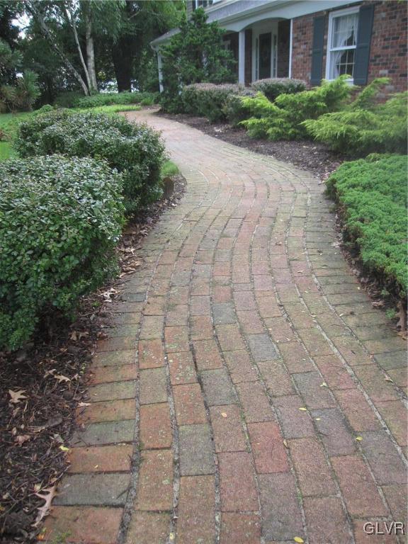 655 Yorkshire Road Bethlehem, PA 18017 - Photo 3 of 25 Gallery Image 3