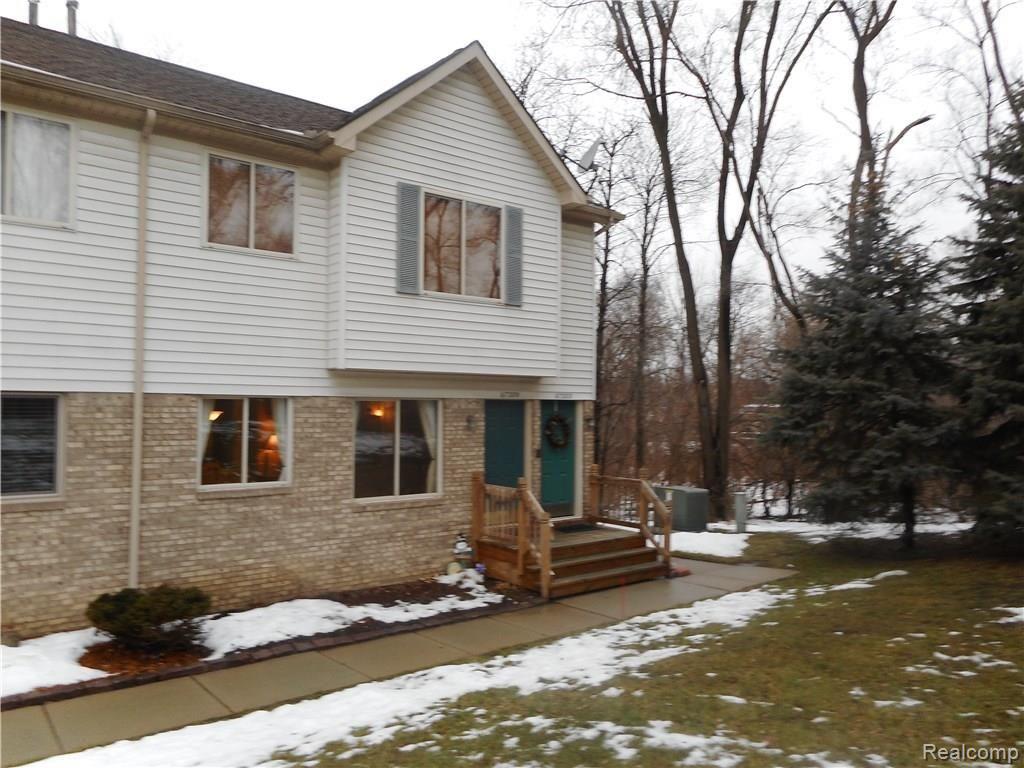 67339 Van Dyke Road Washington, MI 48095 - Photo 2 of 15 DSCN0195.JPG