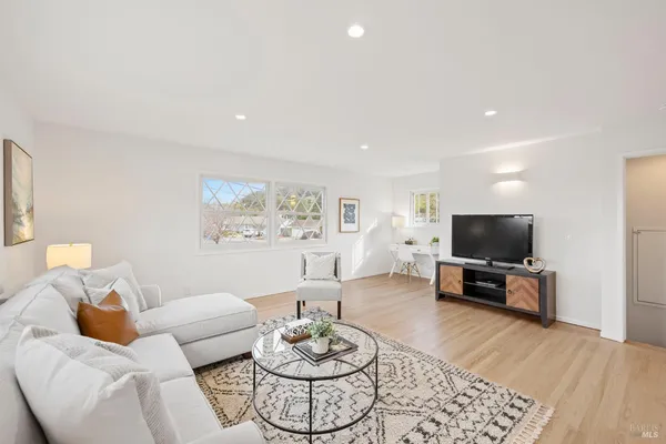 $1,395,000 | 35 Corte Alta, Novato, CA 94949