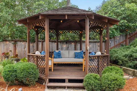 $1,395,000 | 35 Corte Alta, Novato, CA 94949