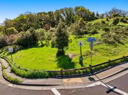 $1,395,000 | 35 Corte Alta, Novato, CA 94949