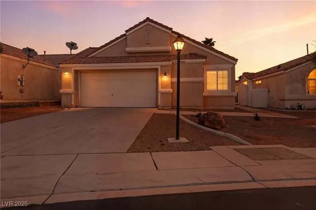 $1,925 | 6670 Cinnabar Coast Lane, North Las Vegas, NV 89084