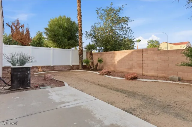 $1,925 | 6670 Cinnabar Coast Lane, North Las Vegas, NV 89084