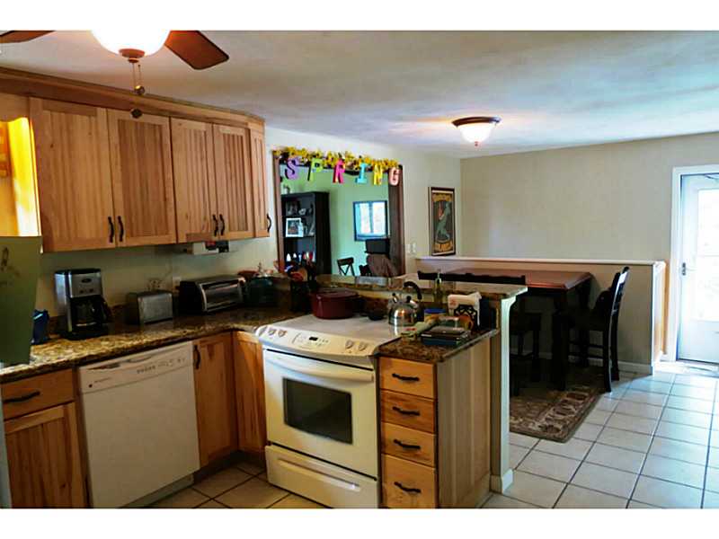 27 Hobbs Road Warwick, RI 02889 - Photo 4 of 17 Kitchen.