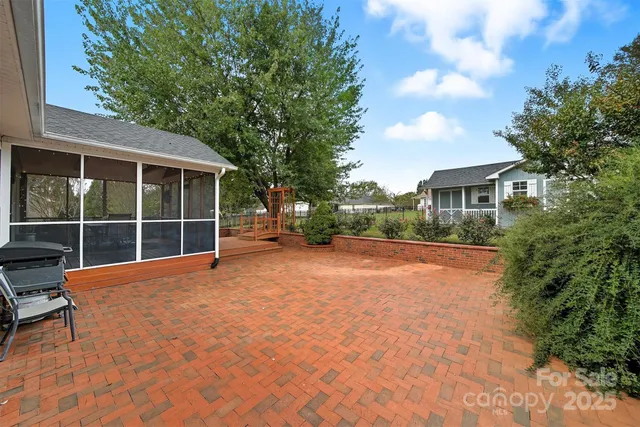 a view of an house with backyard and porch