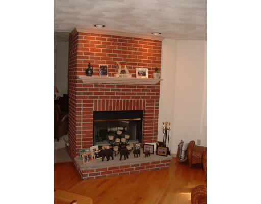 36 Raffaele Drive Waltham, MA 02452 - Photo 2 of 12 Gallery Image 2