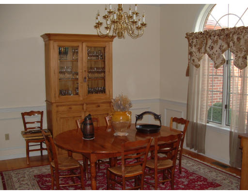 36 Raffaele Drive Waltham, MA 02452 - Photo 5 of 12 Gallery Image 5