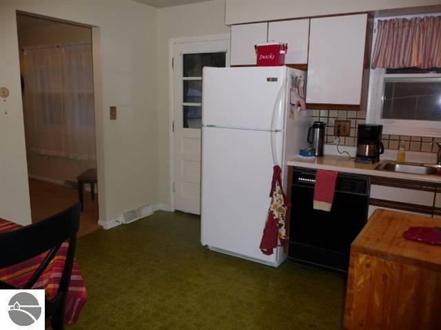 5718 Ridge Road Williamsburg, MI 49690 - Photo 11 of 24 1731759-10.JPG