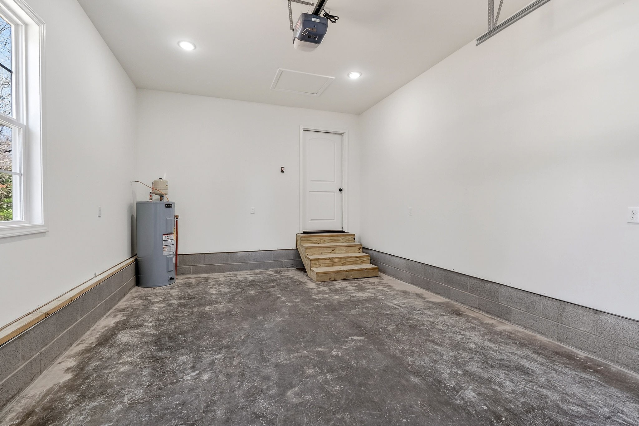 270 Rich Loop Sparta, TN 38583 - Photo 38 of 41 en empty room with windows