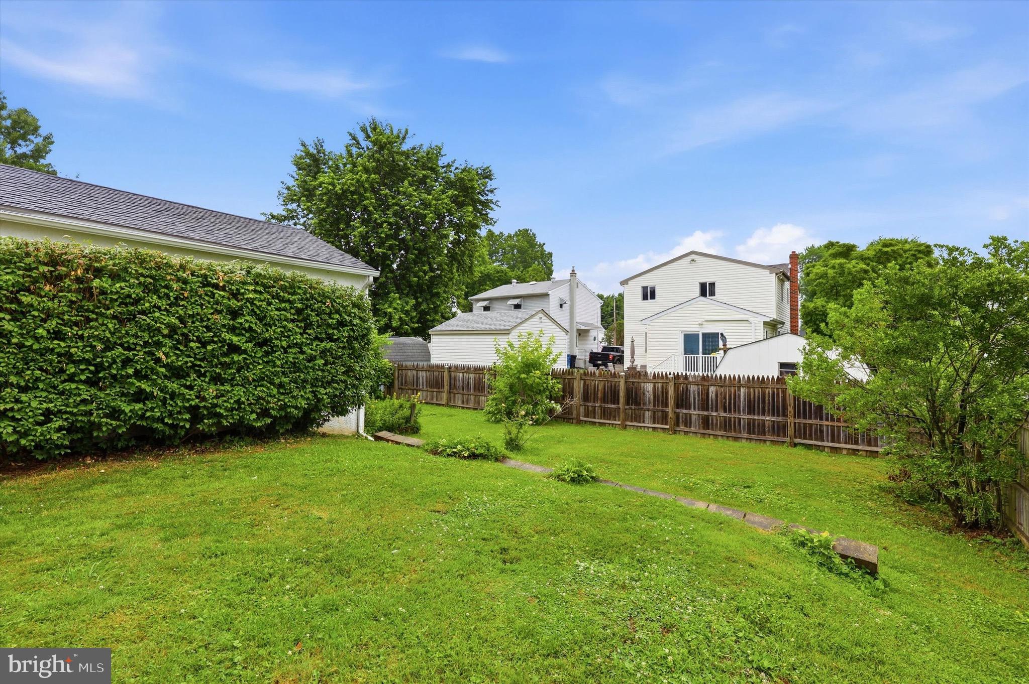 103 Wellington Road Aston, PA 19014 - Photo 23 of 24 Large private backyard