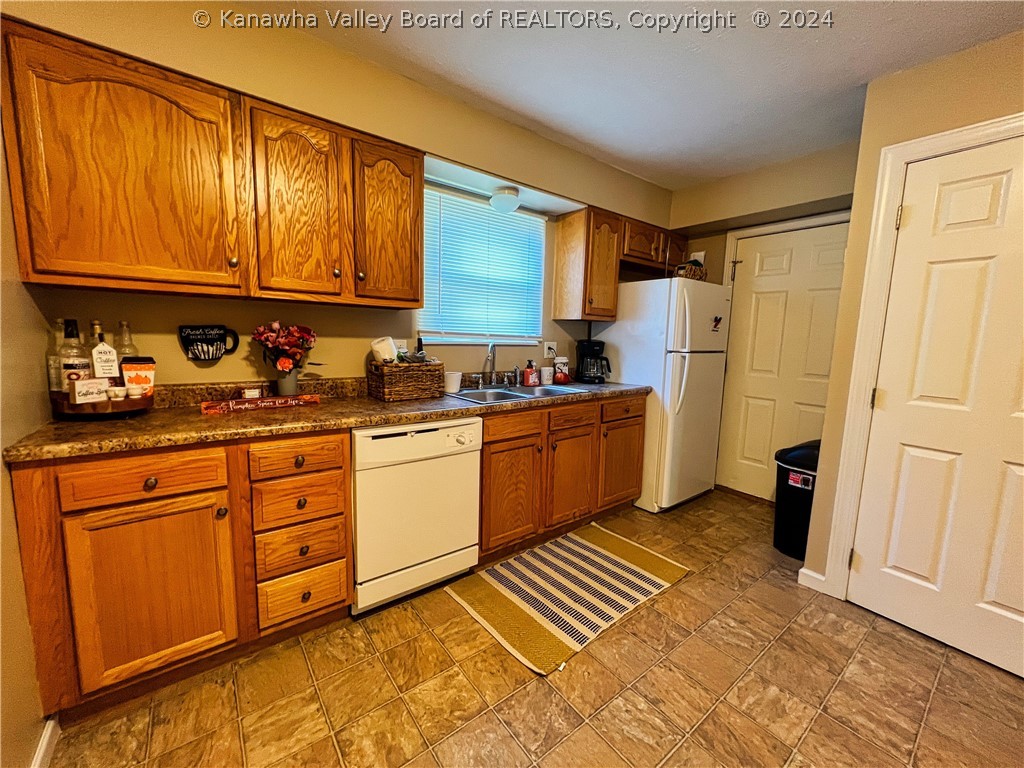 5381 Big Tyler Road Charleston, WV 25313 - Photo 10 of 32 Gallery Image 10
