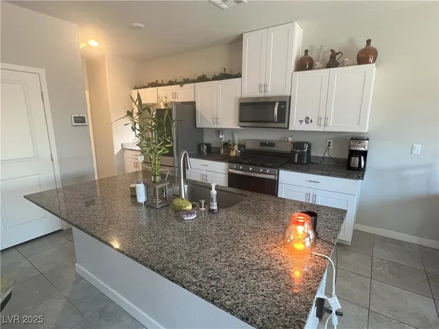 $484,000 | 9551 Spyglass Run Avenue, Las Vegas, NV 89178