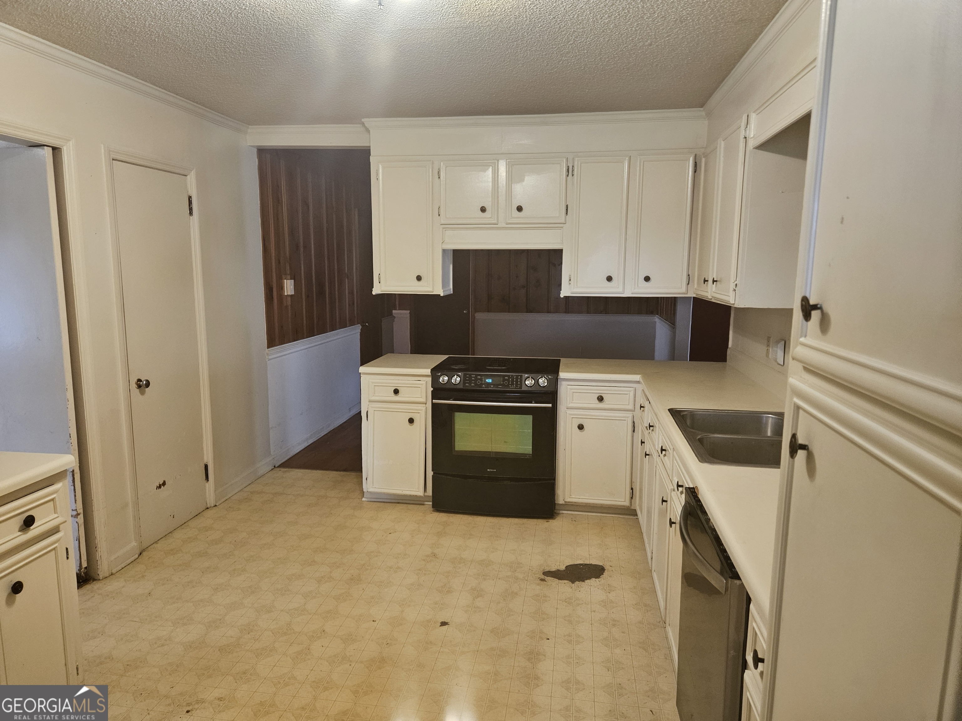 846 Harvey Street Millen, GA 30442 - Photo 16 of 34 a kitchen with a stove sink and a refrigerator