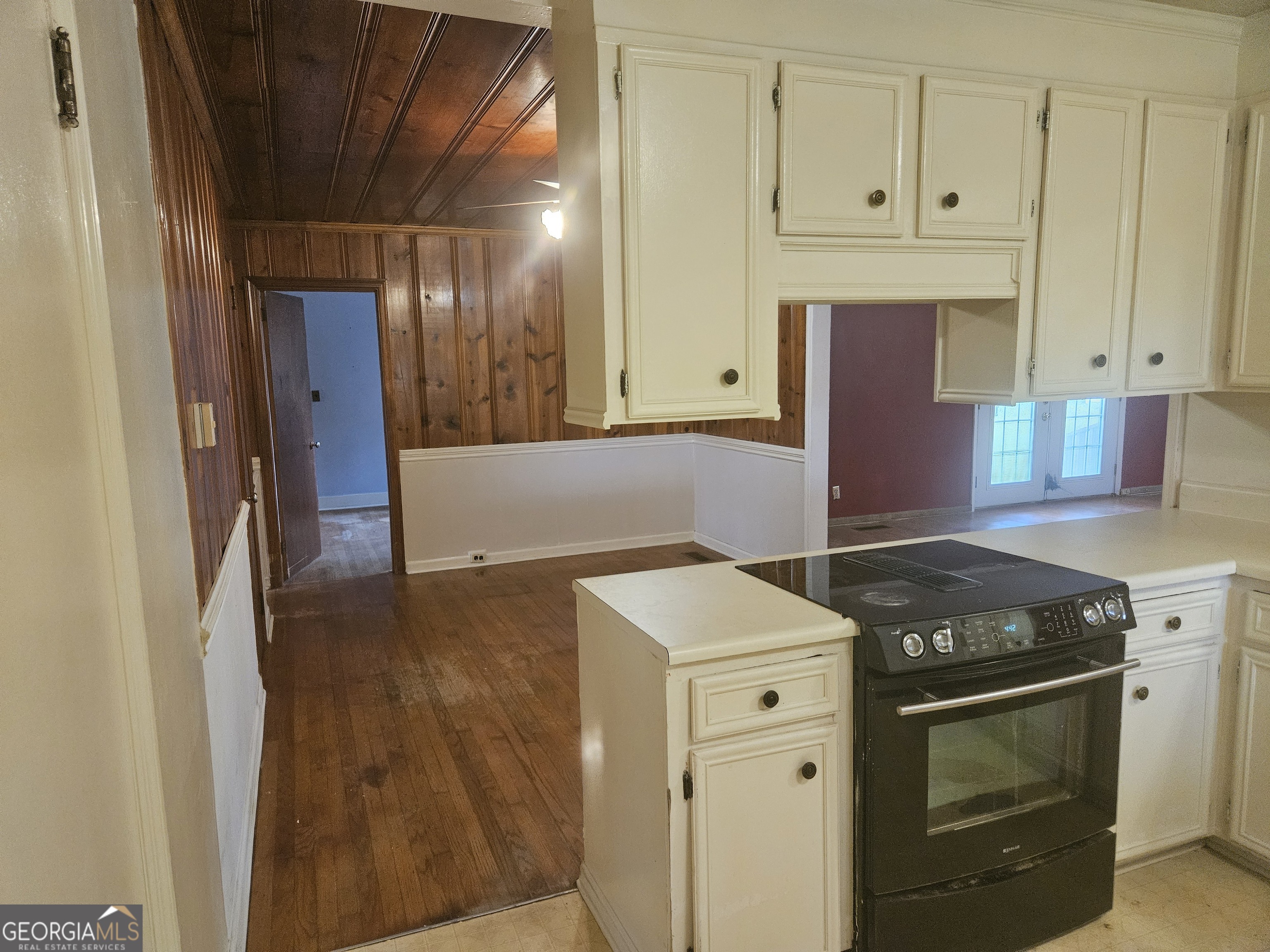846 Harvey Street Millen, GA 30442 - Photo 7 of 34 a kitchen with granite countertop white cabinets and stainless steel appliances