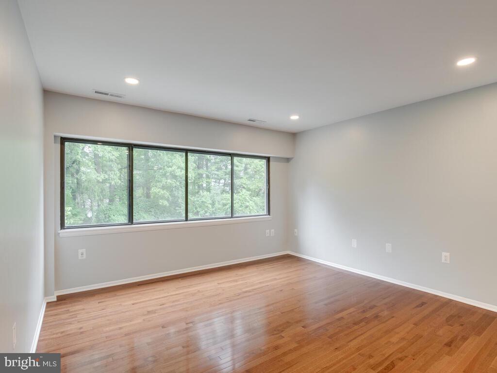 200 Cross Keys Road, Unit R35 Baltimore, MD 21210 - Photo 14 of 35 Wall of windows in living room