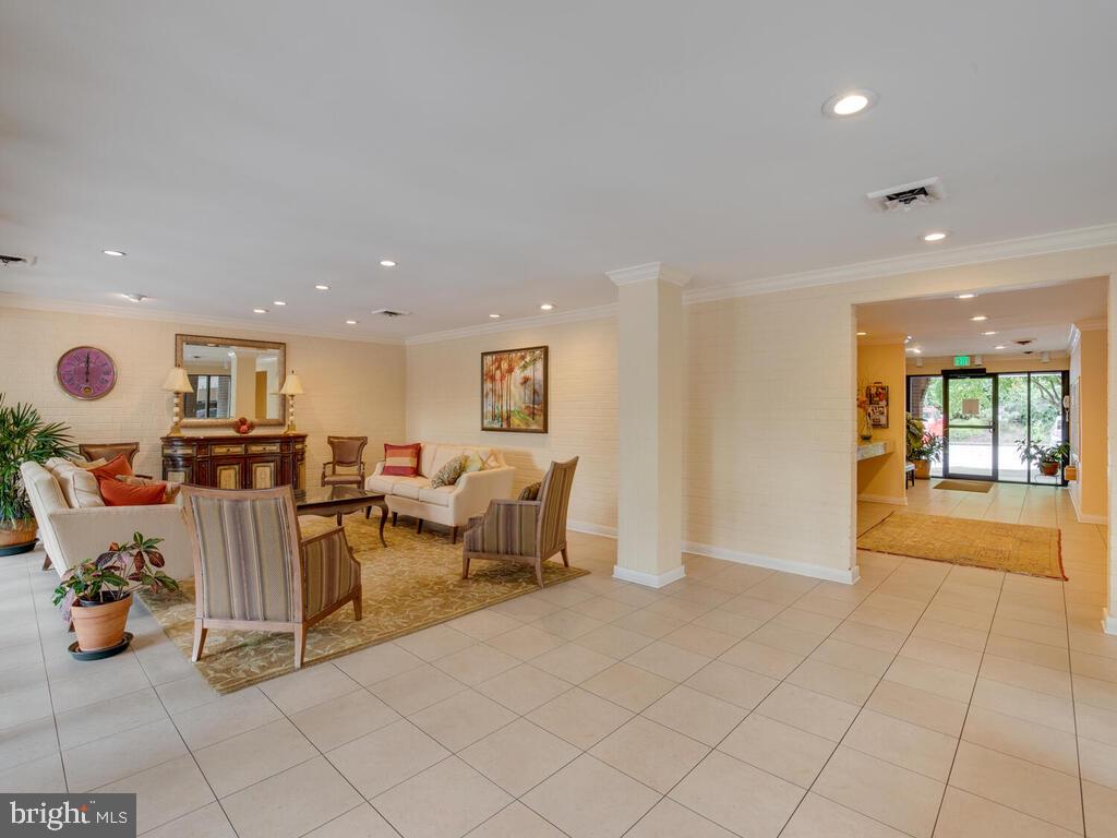 200 Cross Keys Road, Unit R35 Baltimore, MD 21210 - Photo 28 of 35 Goodlow House lobby