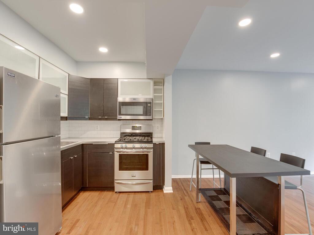 200 Cross Keys Road, Unit R35 Baltimore, MD 21210 - Photo 4 of 35 Open concept kitchen