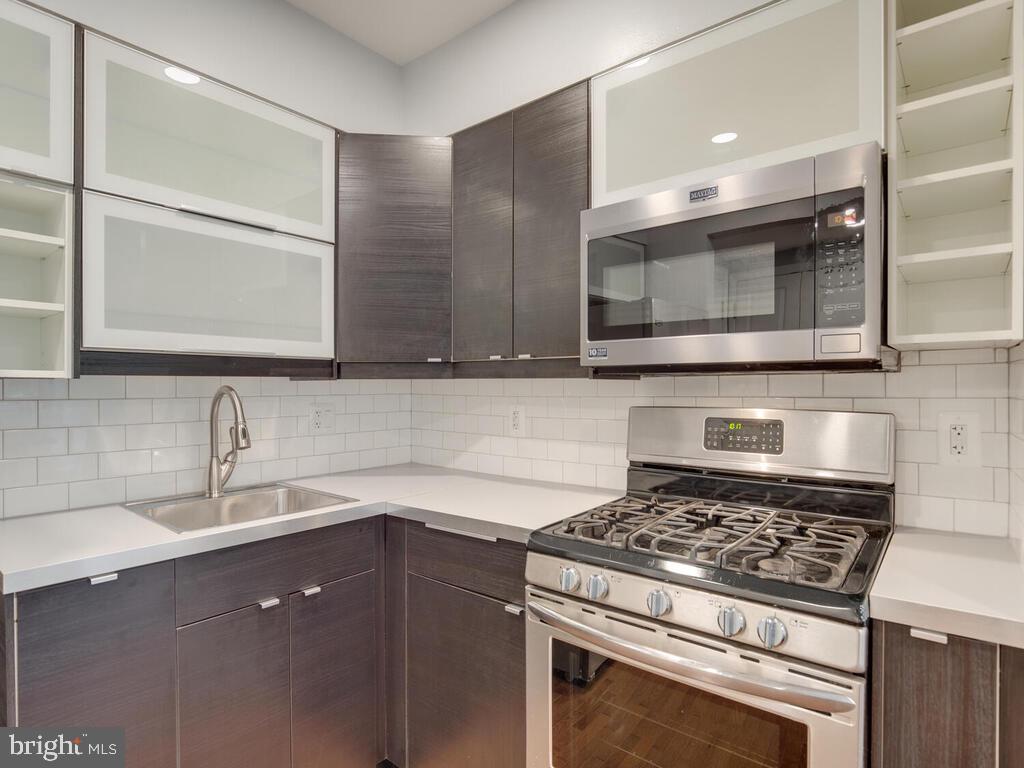 200 Cross Keys Road, Unit R35 Baltimore, MD 21210 - Photo 5 of 35 Contemporary cabinets and new tile backsplash