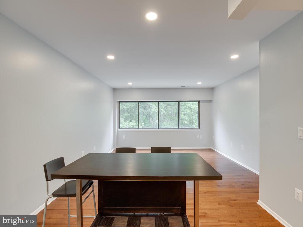 200 Cross Keys Road, Unit R35 Baltimore, MD 21210 - Photo 10 of 35 Spacious area to dine or work