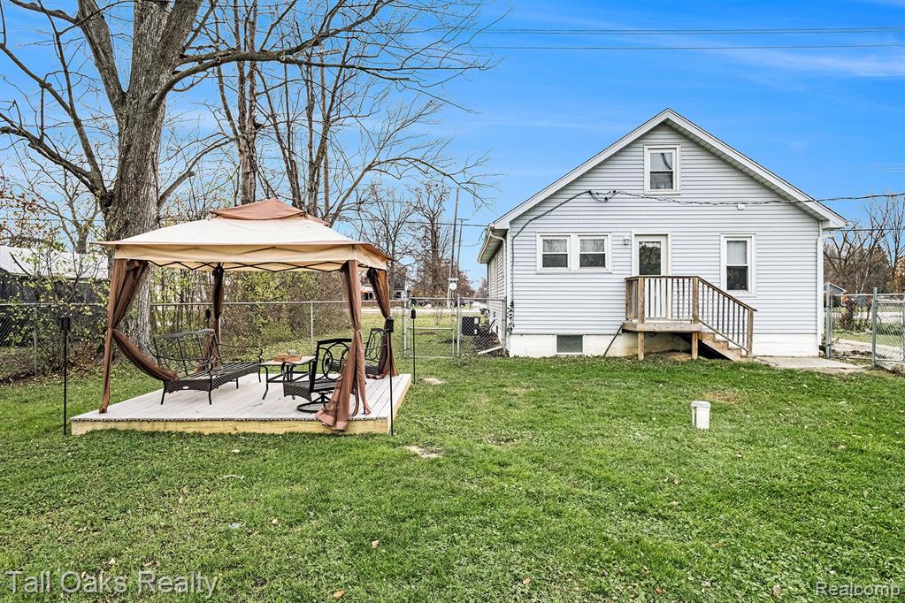 6066 Lapeer Road Burton, MI 48509 - Photo 16 of 20 Gallery Image 16