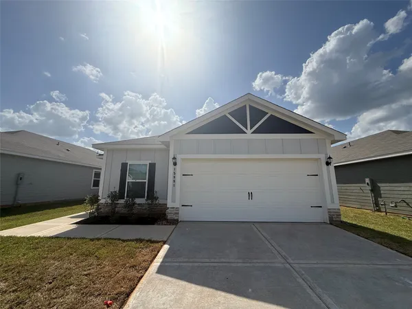 $1,985 | 15881 Berry Hl Drive, Conroe, TX 77303