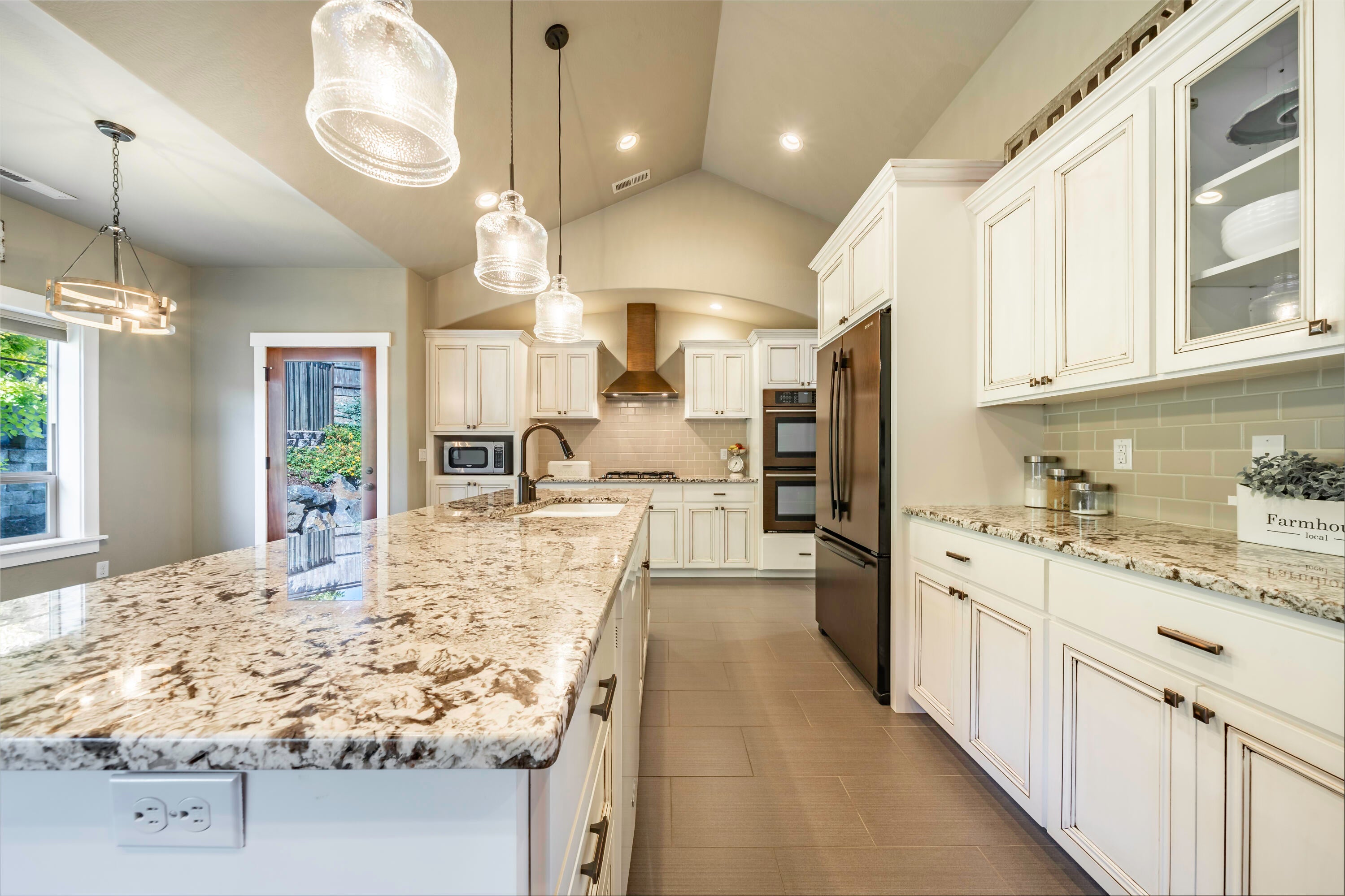 4221 Falcon Ridge Terrace Medford, OR 97504 - Photo 10 of 39 DSC02845-HDR