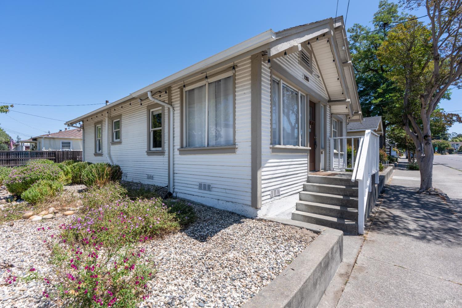 610 Stewart Street Santa Rosa, CA 95404 - Photo 11 of 50 a front view of a house with garden