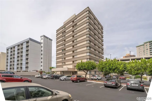 $2,500 | 1099 Ala Napunani Street, Unit 404, Honolulu, HI 96818