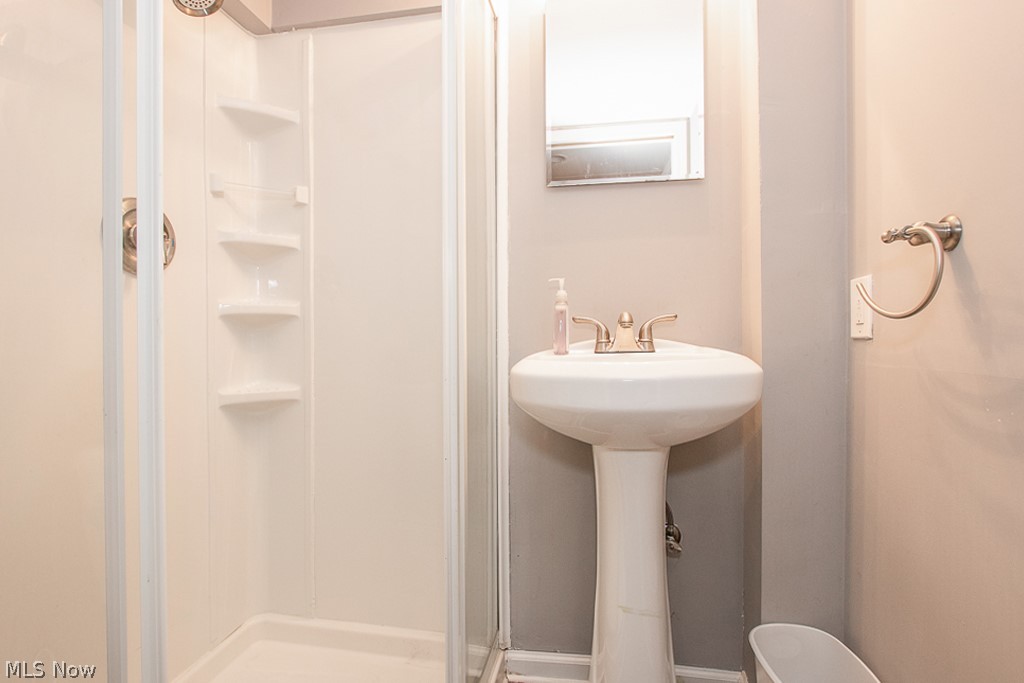 15607 Munn Road Cleveland, OH 44111 - Photo 23 of 29 Gallery Image 23
