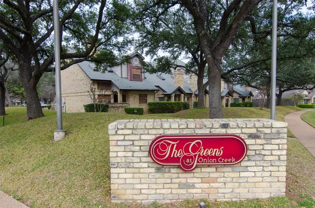 $1,875 | 10819 Crown Colony Drive, Unit 38, Austin, TX 78747