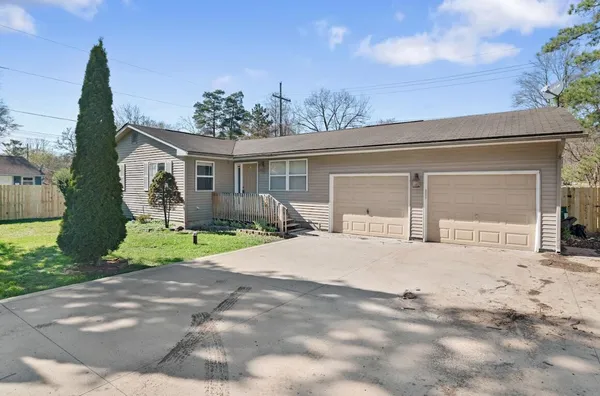 $2,445 | 733 Luna Court, Lake Orion, MI 48362