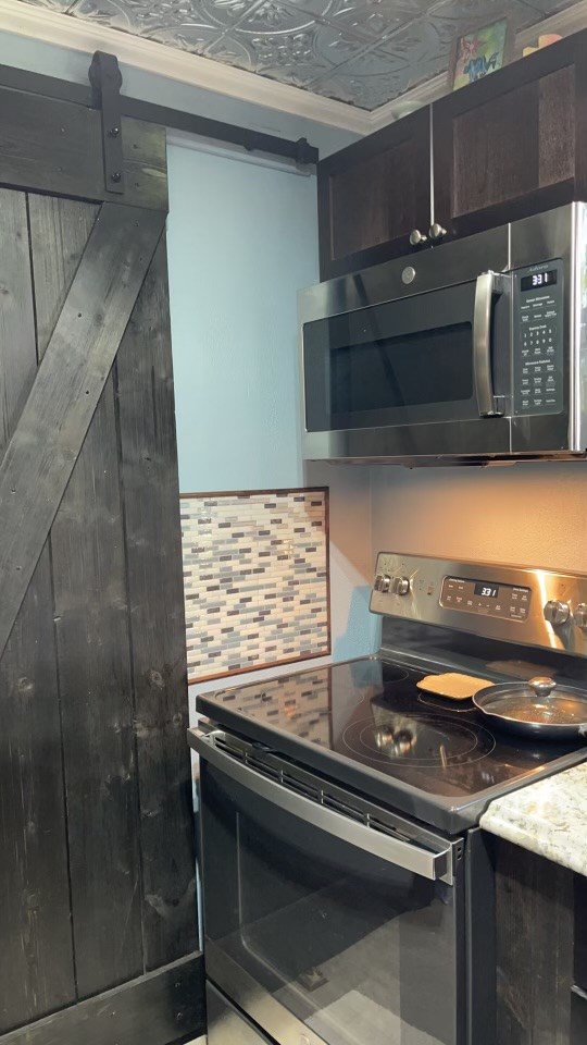 313 Elm Pass II Road East Center Point, TX 78010 - Photo 19 of 37 a close view of stove