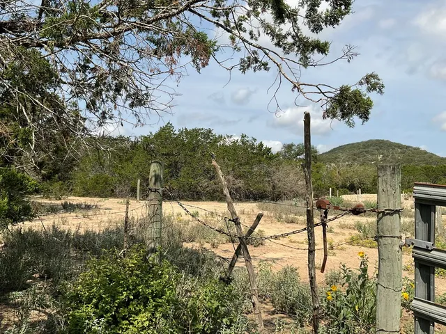 $290,000 | 313 Elm Pass II Road East, Center Point, TX 78010