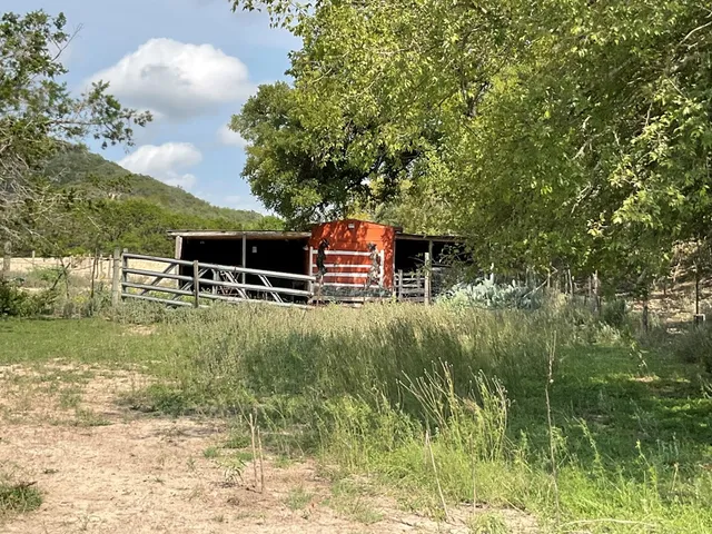 $290,000 | 313 Elm Pass II Road East, Center Point, TX 78010