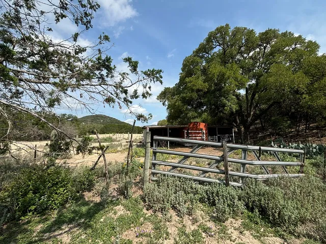 $290,000 | 313 Elm Pass II Road East, Center Point, TX 78010