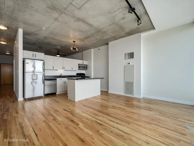 $275,000 | 1720 South Michigan Avenue, Unit 814, Chicago, IL 60616