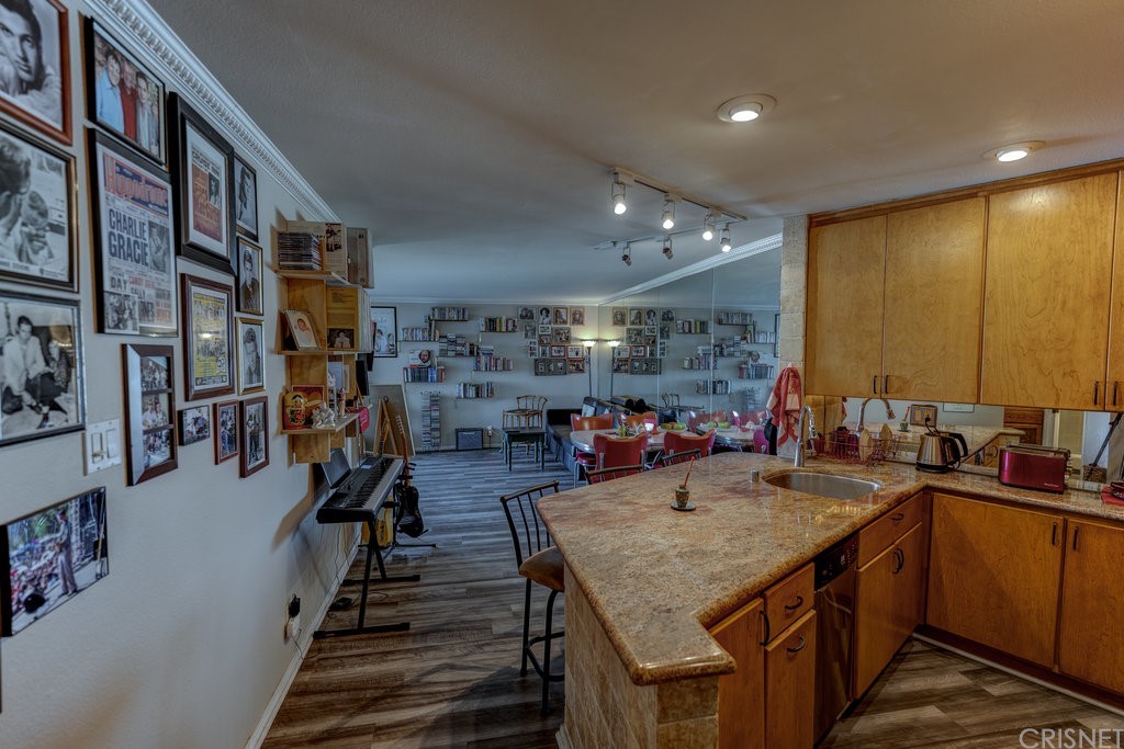3101 Peninsula Road, Unit 108 Oxnard, CA 93035 - Photo 4 of 24 a kitchen with lots of counter top space